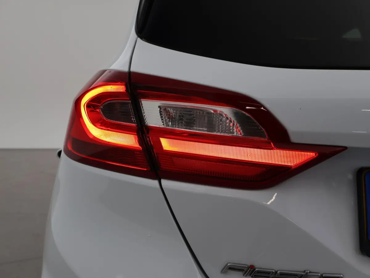 1.0 E.B. ST-LINE + CARPLAY | DAB | 17 INCH | NAVIGATIE | VOORRUITVERWARMING