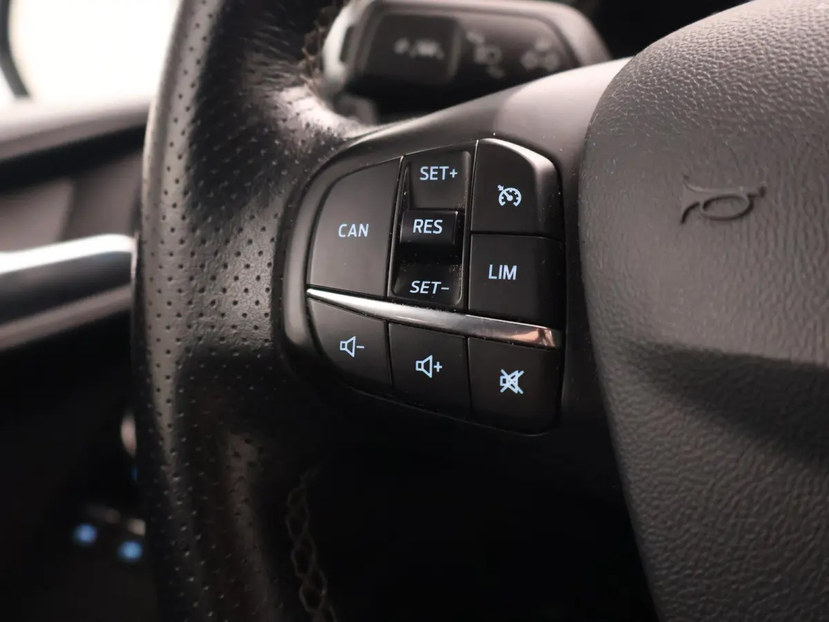 1.0 E.B. ST-LINE + CARPLAY | DAB | 17 INCH | NAVIGATIE | VOORRUITVERWARMING