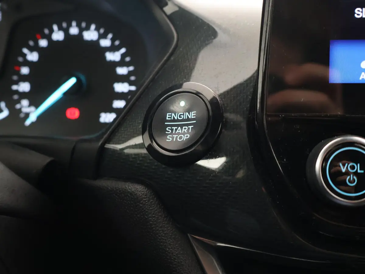 1.0 E.B. ST-LINE + CARPLAY | DAB | 17 INCH | NAVIGATIE | VOORRUITVERWARMING