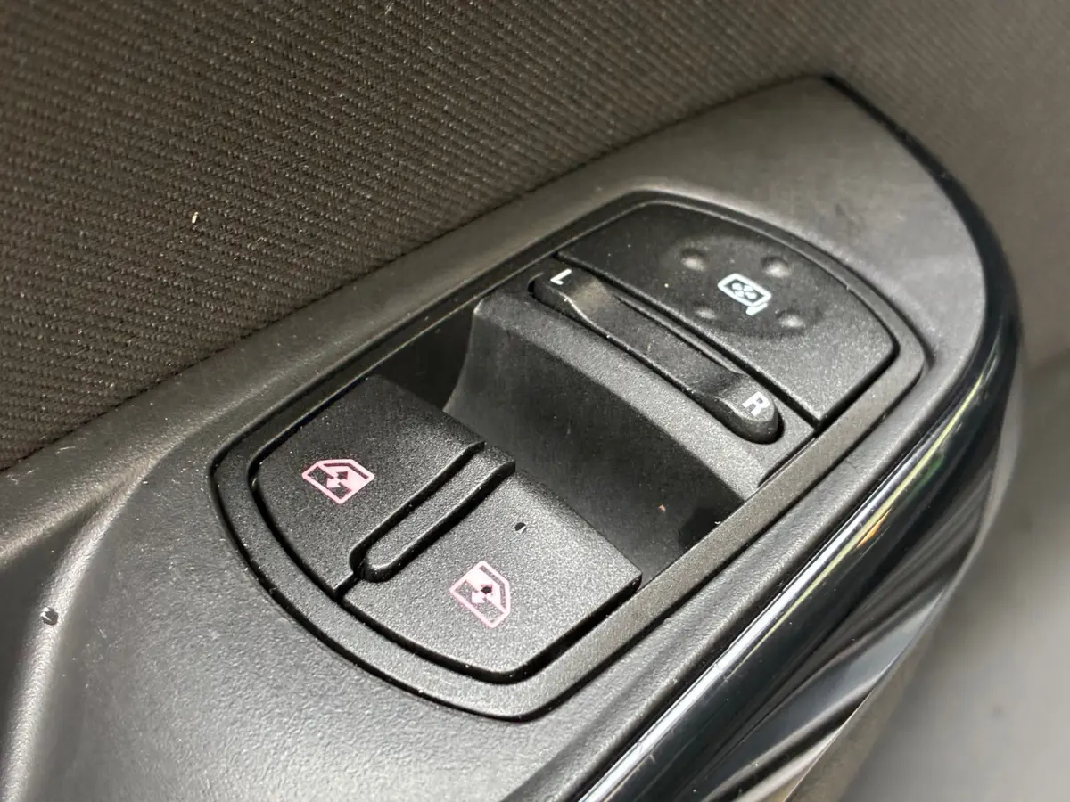 1.4 Favourite|Airco|CarPlay|Trekhaak|PDC|NAP|Elektr.ramen|LM-Velgen|Nieuwe APK|