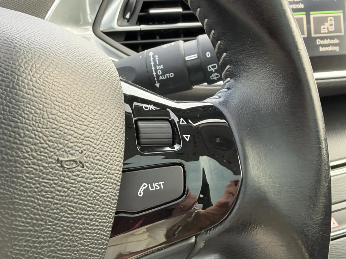 1.2 PureTech Blue Lease Premium Navi|Pano|Camera|Clima|Cruise|Stoelverwarming|N.A.P|APK tot 05-2027