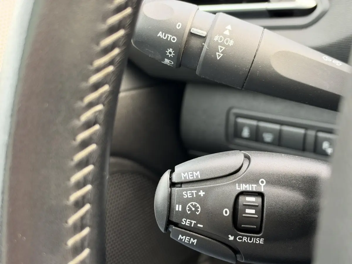 1.2 PureTech Blue Lease Premium Navi|Pano|Camera|Clima|Cruise|Stoelverwarming|N.A.P|APK tot 05-2027