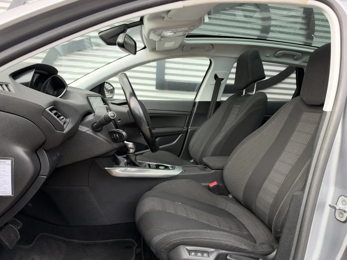 1.2 PureTech Blue Lease Premium Navi|Pano|Camera|Clima|Cruise|Stoelverwarming|N.A.P|APK tot 05-2027