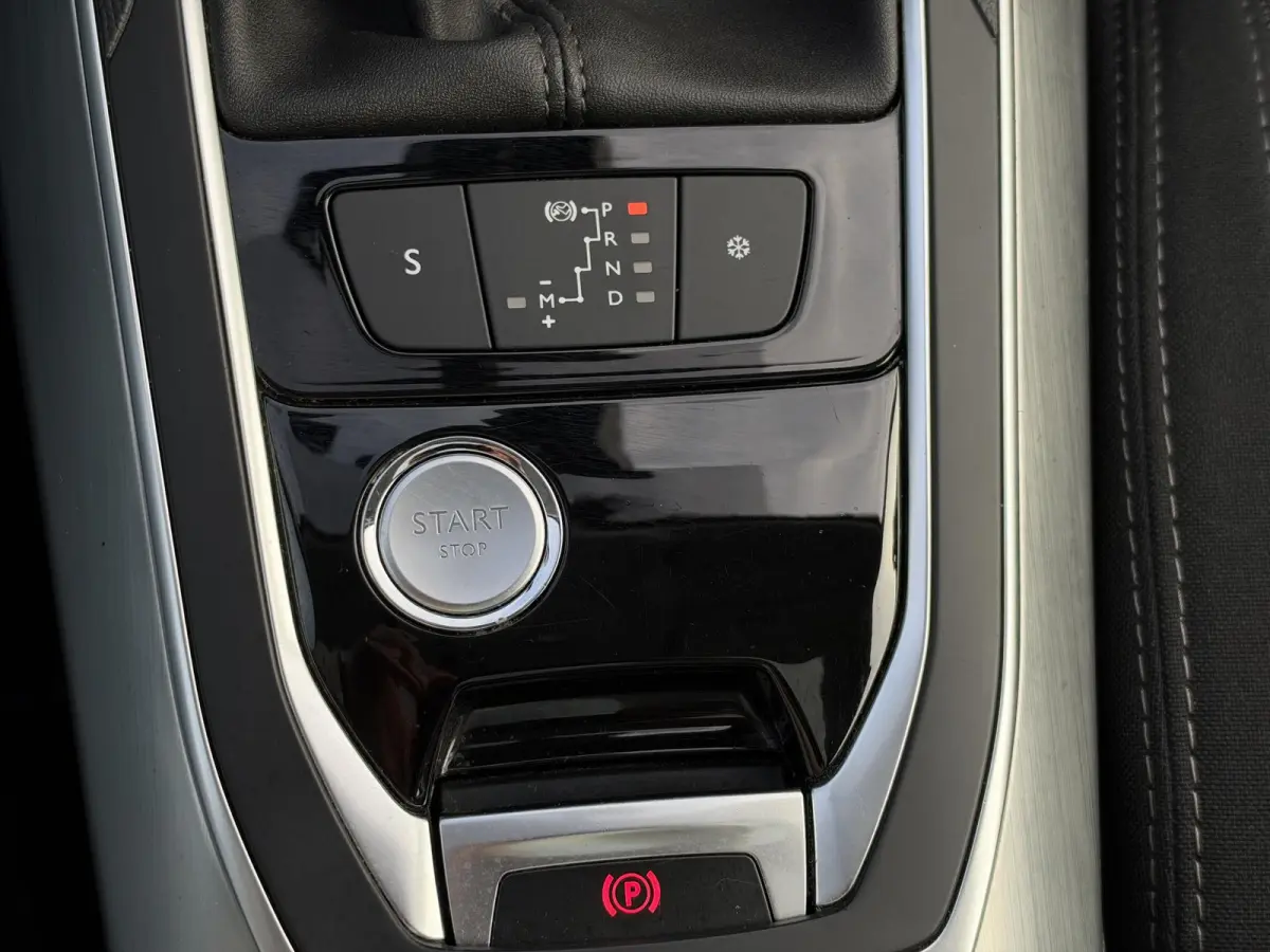 1.2 PureTech Blue Lease Premium Navi|Pano|Camera|Clima|Cruise|Stoelverwarming|N.A.P|APK tot 05-2027