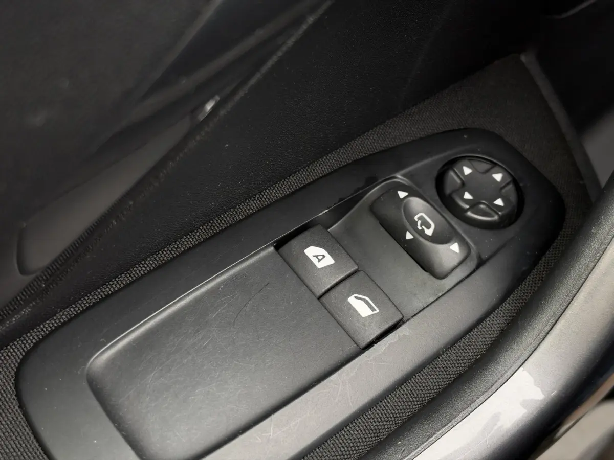 1.2 PureTech Active 1e Eigenaar|Navi|Carplay|D-riem vv in 2025|Clima|Cruise|PDC|N.A.P|Nieuwe APK bij Aflevering