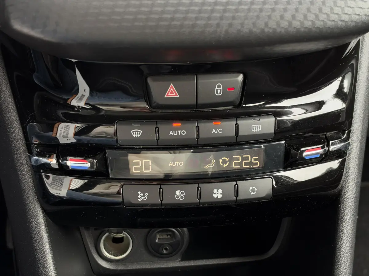 1.2 PureTech Active 1e Eigenaar|Navi|Carplay|D-riem vv in 2025|Clima|Cruise|PDC|N.A.P|Nieuwe APK bij Aflevering