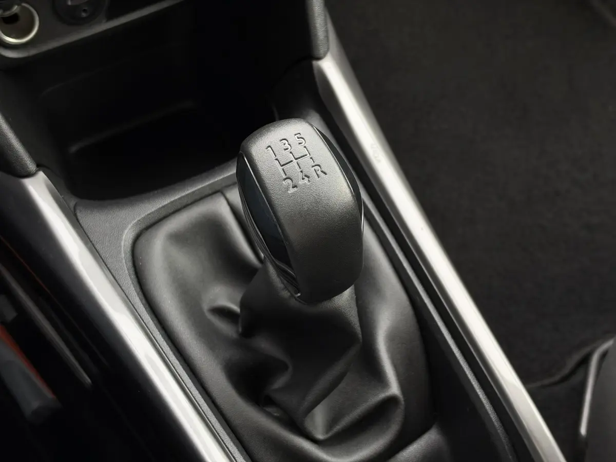 1.2 PureTech Active 1e Eigenaar|Navi|Carplay|D-riem vv in 2025|Clima|Cruise|PDC|N.A.P|Nieuwe APK bij Aflevering