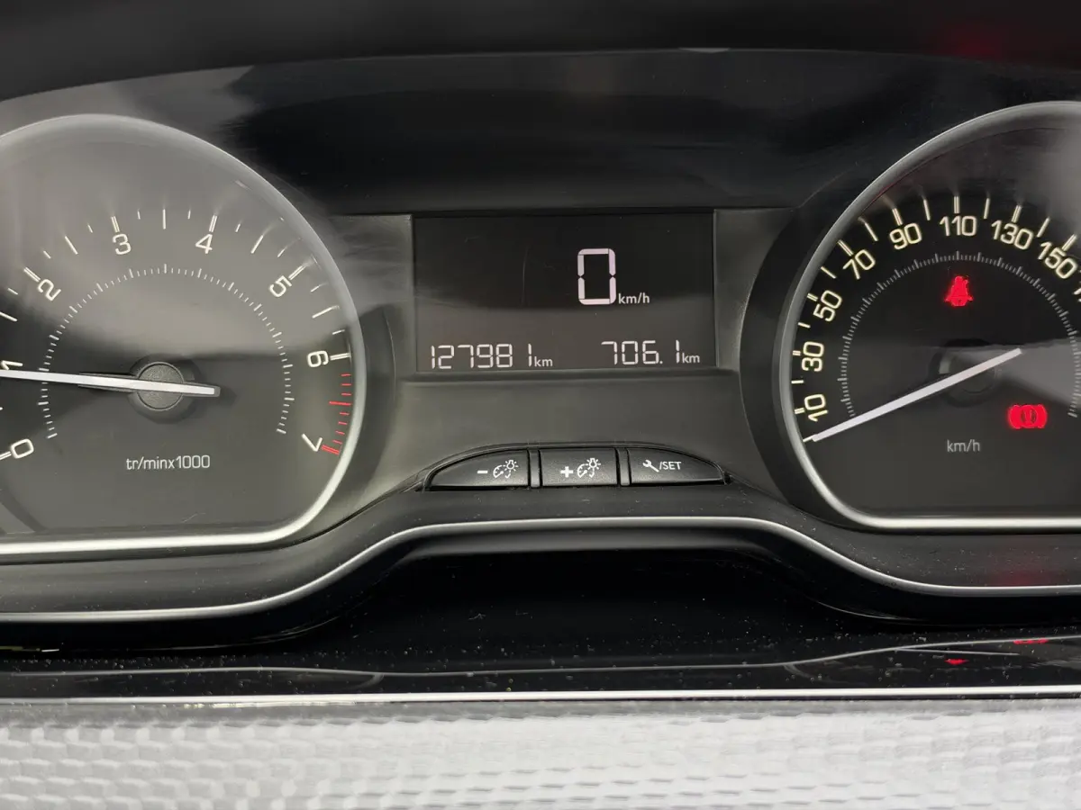 1.2 PureTech Active 1e Eigenaar|Navi|Carplay|D-riem vv in 2025|Clima|Cruise|PDC|N.A.P|Nieuwe APK bij Aflevering