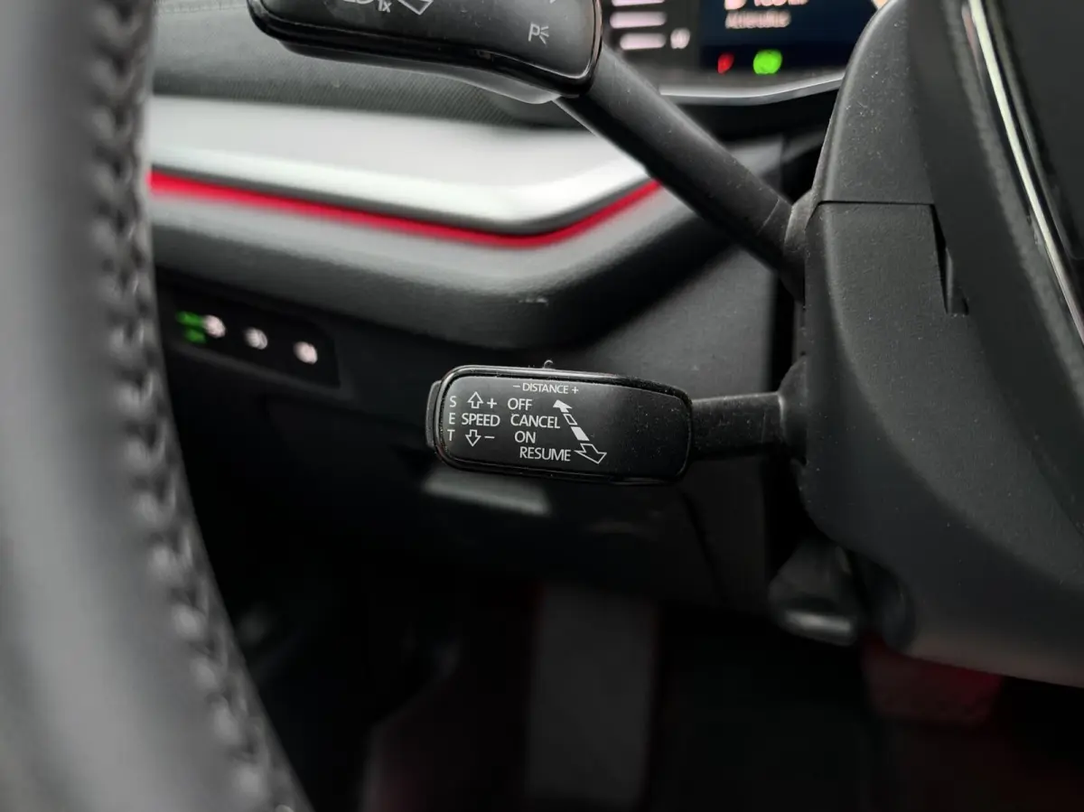 1.0 e-TSI Business Edition Plus | Carplay | Adaptive cruise | Climate | Soelverwarming | DAB | Sensoren