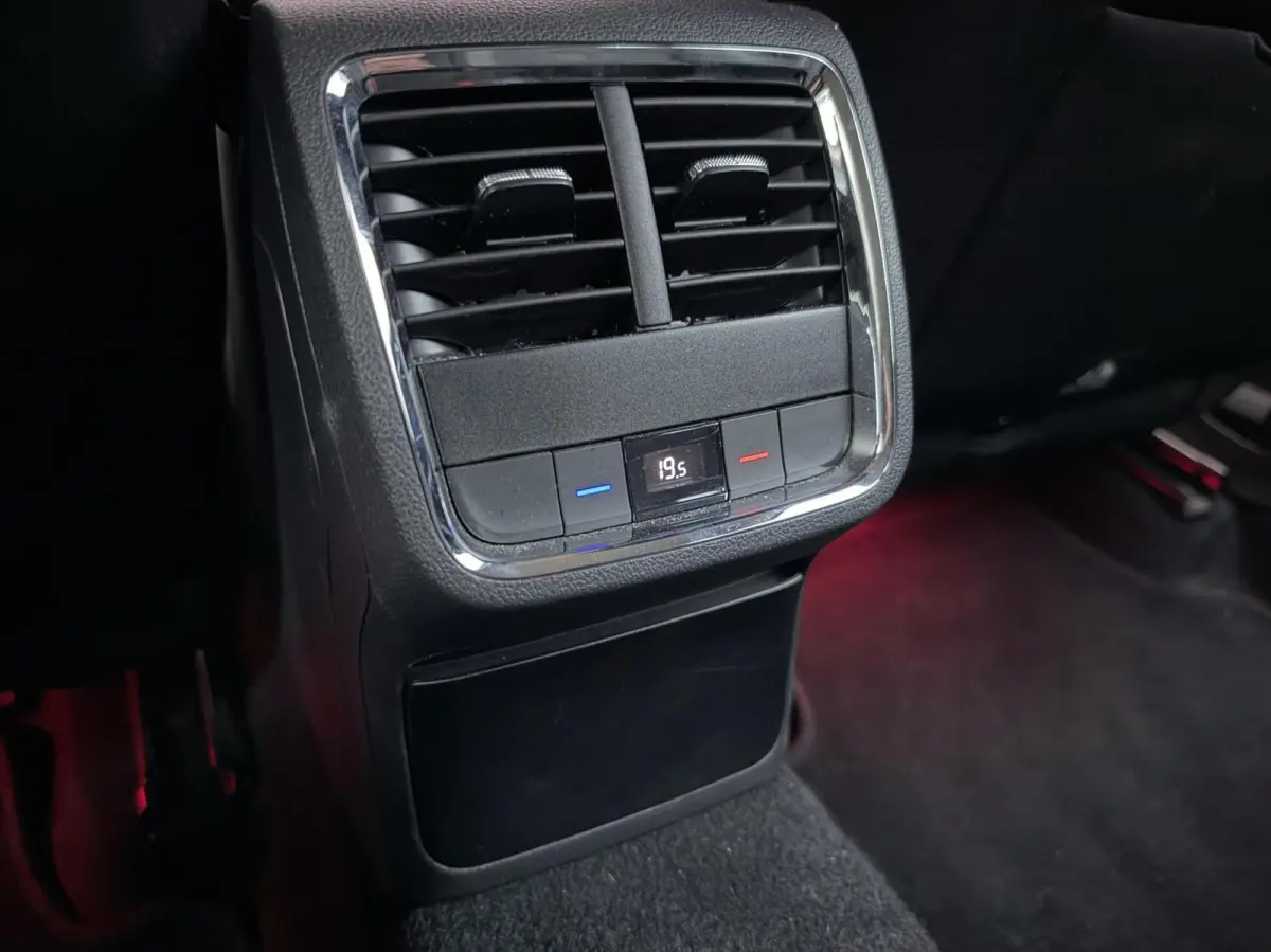 1.0 e-TSI Business Edition Plus | Carplay | Adaptive cruise | Climate | Soelverwarming | DAB | Sensoren