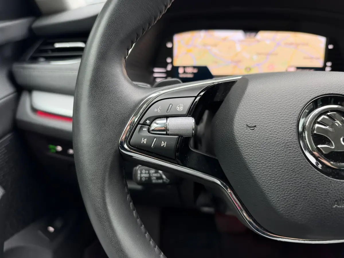 1.0 e-TSI Business Edition Plus | Carplay | Adaptive cruise | Climate | Soelverwarming | DAB | Sensoren