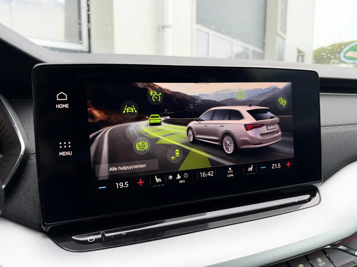 1.0 e-TSI Business Edition Plus | Carplay | Adaptive cruise | Climate | Soelverwarming | DAB | Sensoren
