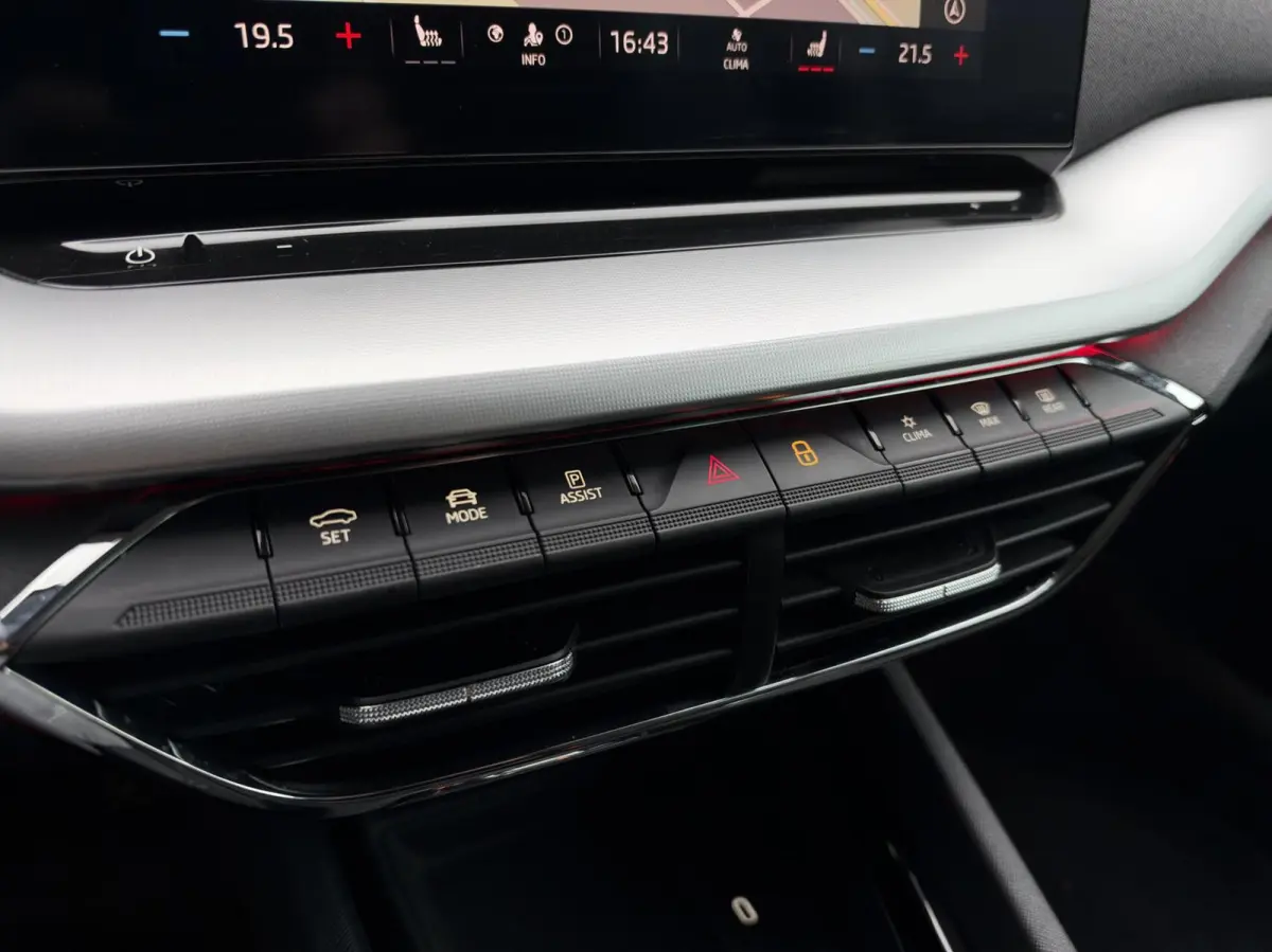 1.0 e-TSI Business Edition Plus | Carplay | Adaptive cruise | Climate | Soelverwarming | DAB | Sensoren