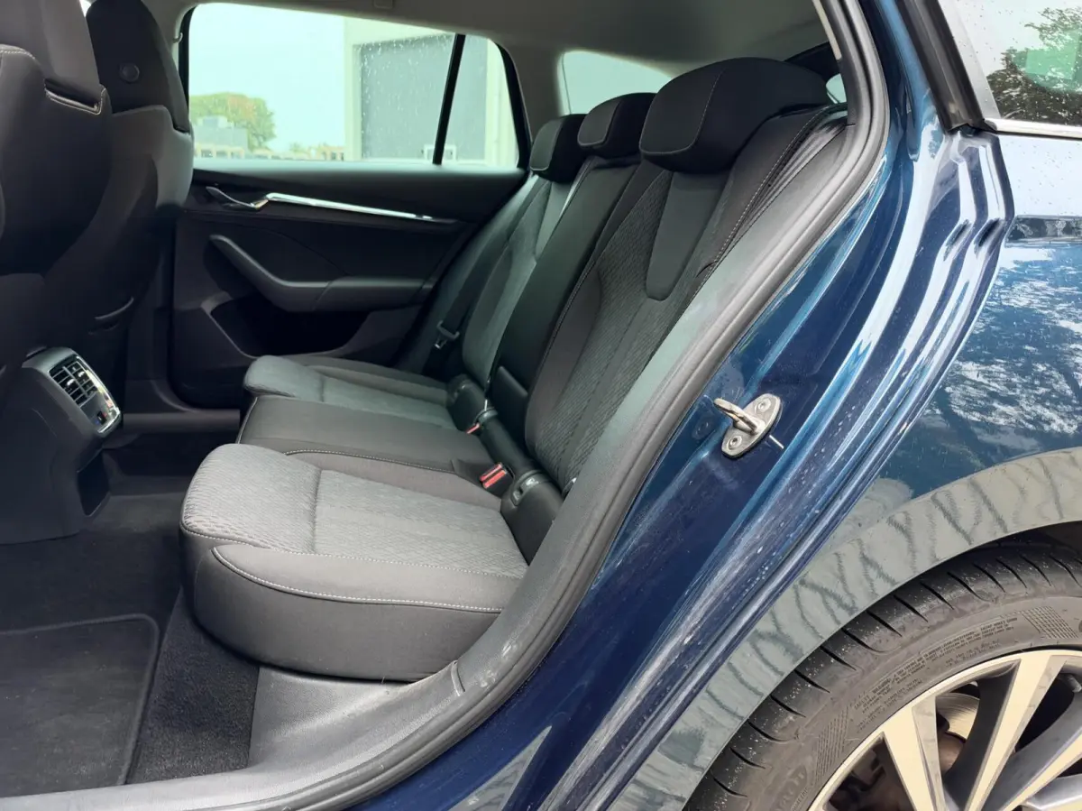 1.0 e-TSI Business Edition Plus | Carplay | Adaptive cruise | Climate | Soelverwarming | DAB | Sensoren