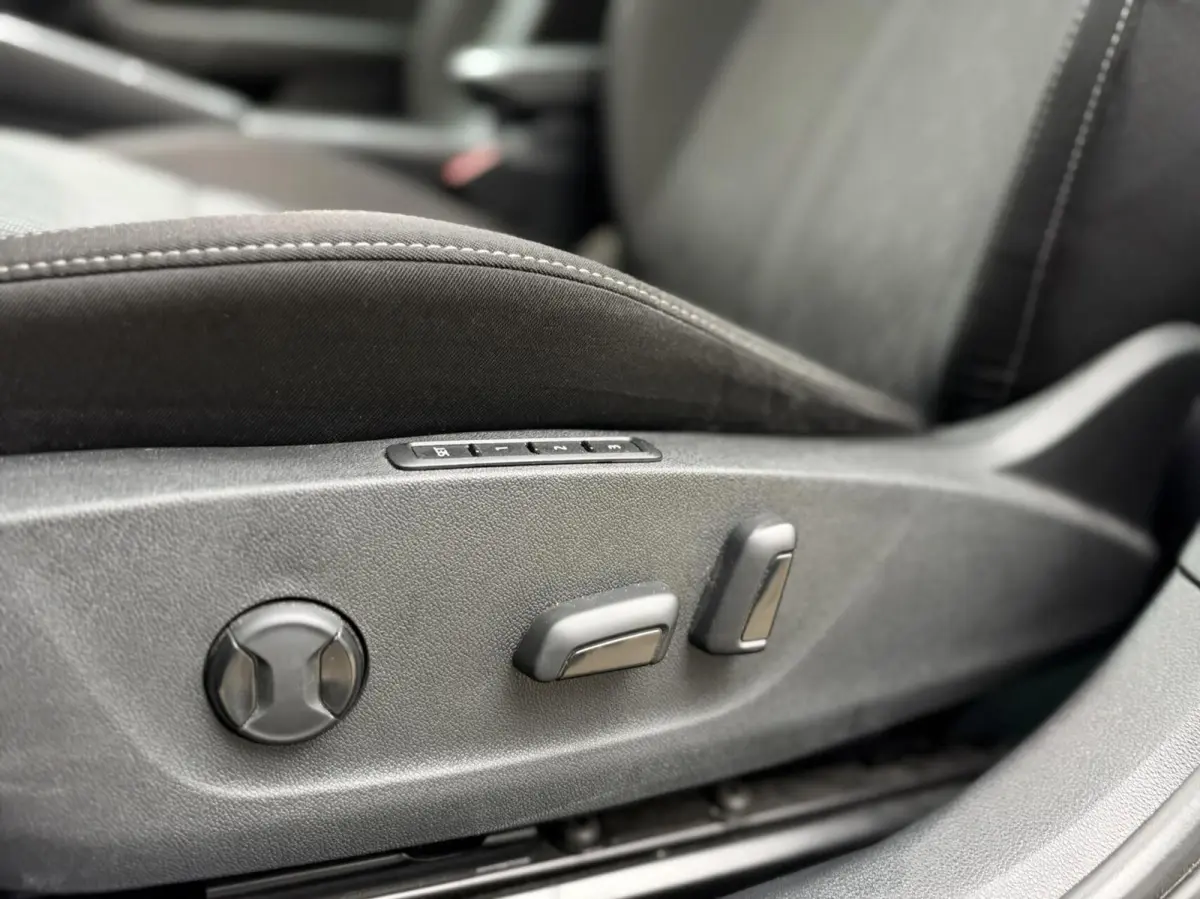 1.0 e-TSI Business Edition Plus | Carplay | Adaptive cruise | Climate | Soelverwarming | DAB | Sensoren