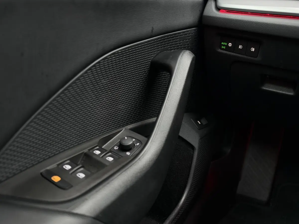 1.0 e-TSI Business Edition Plus | Carplay | Adaptive cruise | Climate | Soelverwarming | DAB | Sensoren