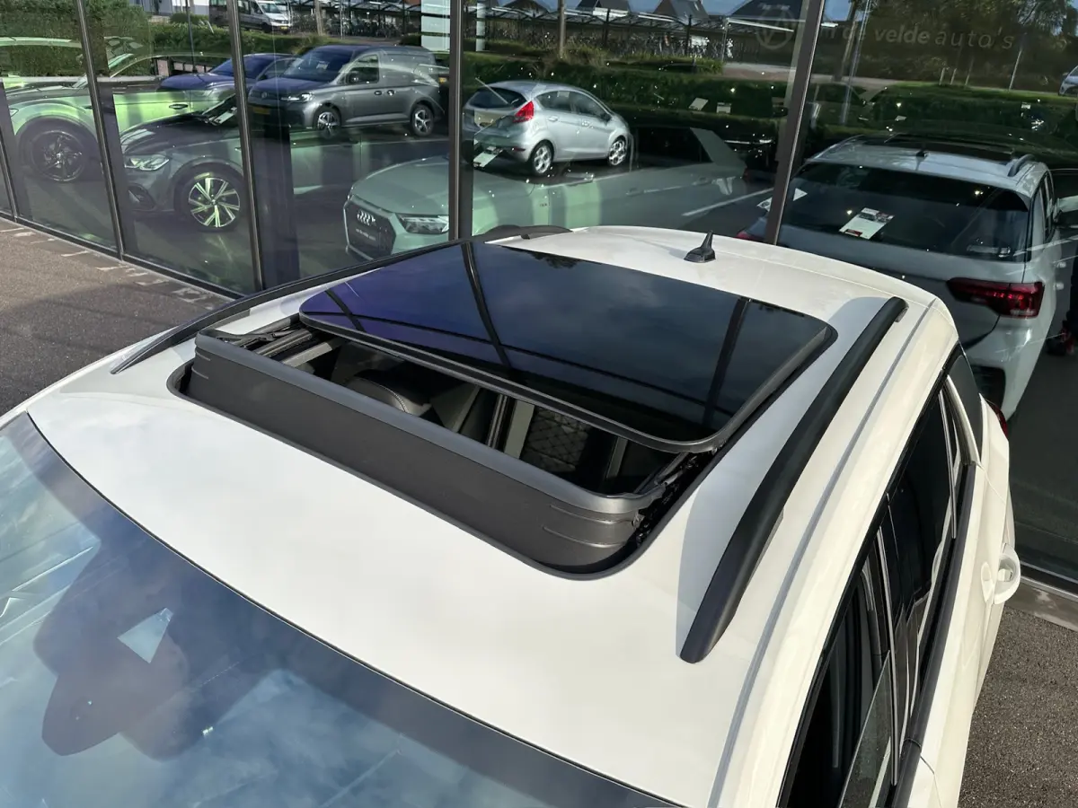 1.5 TSI 150pk DSG R-Line | Black Style | 19 Inch | Panoramadak | Camera | Keyless | Elek. Achterklep | Dode hoek | Rijklaar incl. 1 jaar Bovag garantie