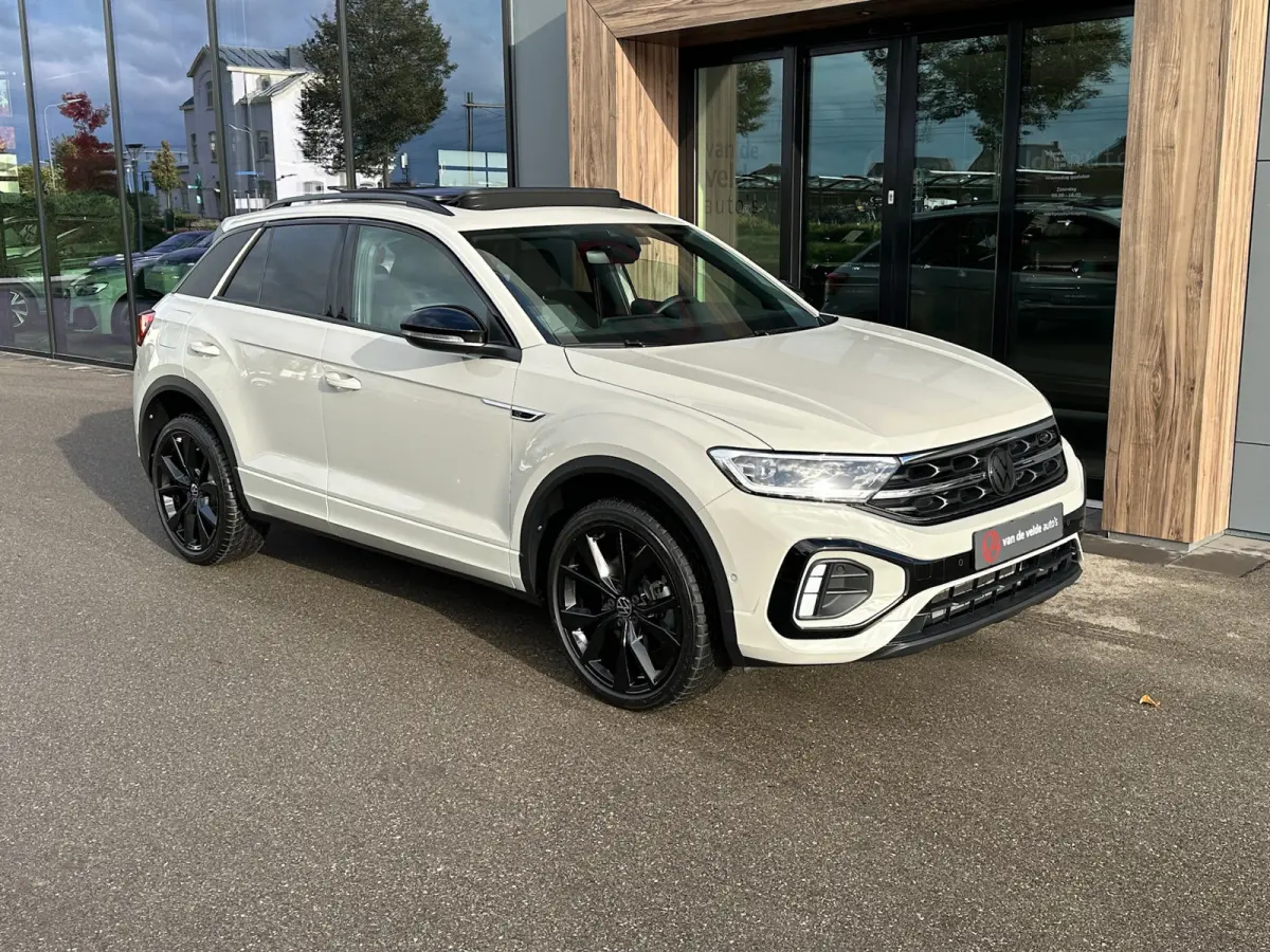 1.5 TSI 150pk DSG R-Line | Black Style | 19 Inch | Panoramadak | Camera | Keyless | Elek. Achterklep | Dode hoek | Rijklaar incl. 1 jaar Bovag garantie