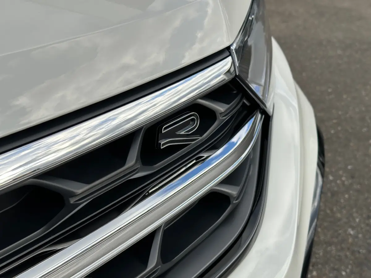 1.5 TSI 150pk DSG R-Line | Black Style | 19 Inch | Panoramadak | Camera | Keyless | Elek. Achterklep | Dode hoek | Rijklaar incl. 1 jaar Bovag garantie