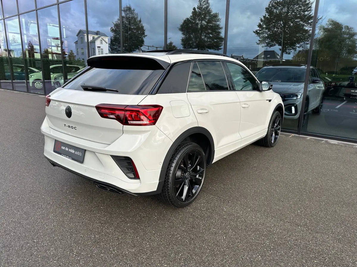 1.5 TSI 150pk DSG R-Line | Black Style | 19 Inch | Panoramadak | Camera | Keyless | Elek. Achterklep | Dode hoek | Rijklaar incl. 1 jaar Bovag garantie