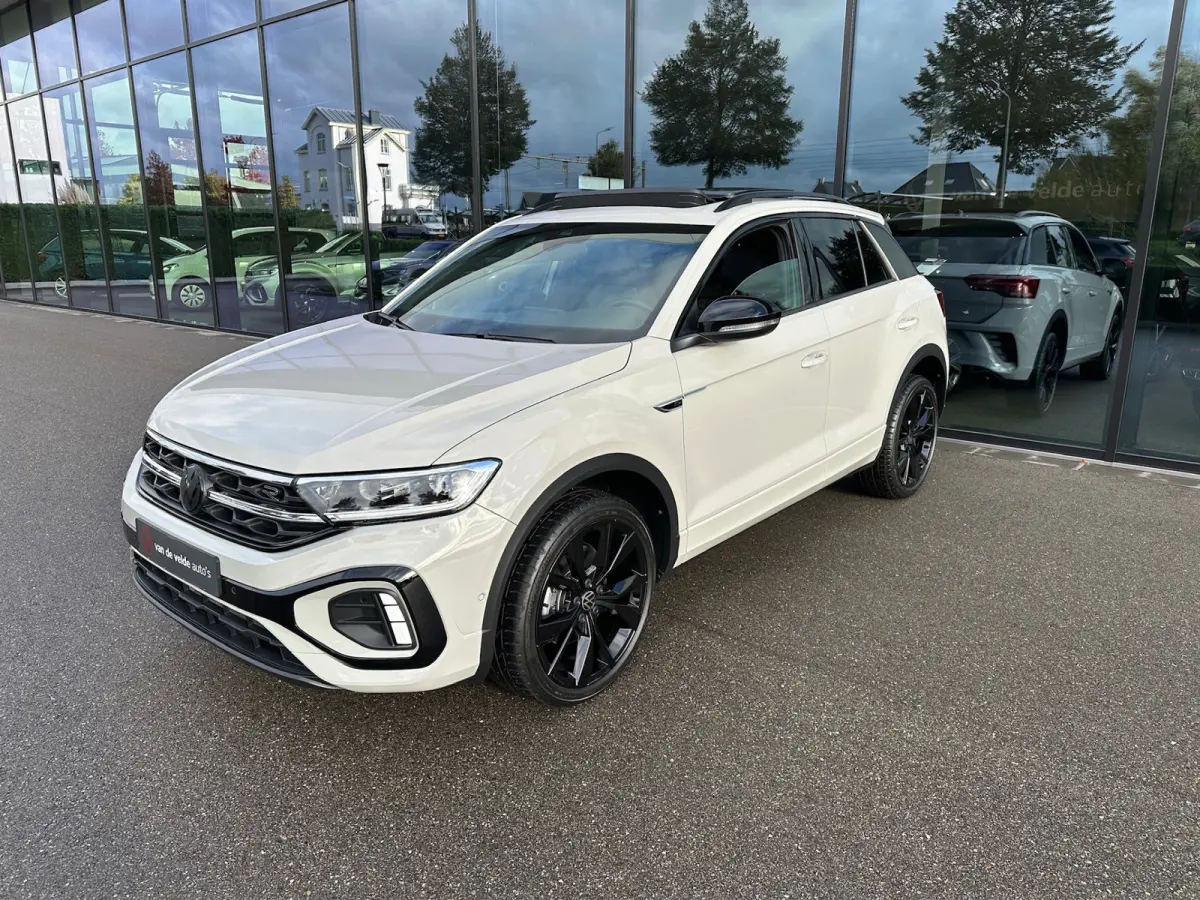 1.5 TSI 150pk DSG R-Line | Black Style | 19 Inch | Panoramadak | Camera | Keyless | Elek. Achterklep | Dode hoek | Rijklaar incl. 1 jaar Bovag garantie