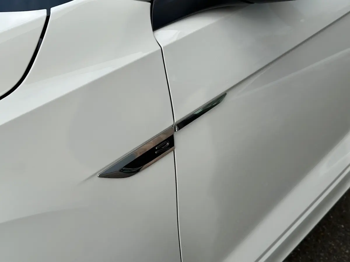 1.5 TSI 150pk DSG R-Line | Black Style | 19 Inch | Panoramadak | Camera | Keyless | Elek. Achterklep | Dode hoek | Rijklaar incl. 1 jaar Bovag garantie