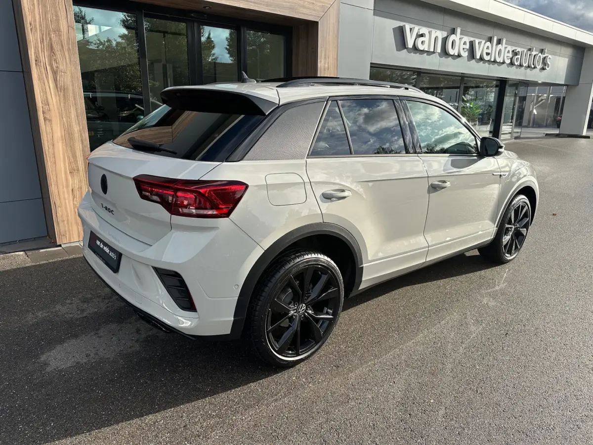 1.5 TSI 150pk DSG R-Line | Black Style | 19 Inch | Panoramadak | Camera | Keyless | Elek. Achterklep | Dode hoek | Rijklaar incl. 1 jaar Bovag garantie