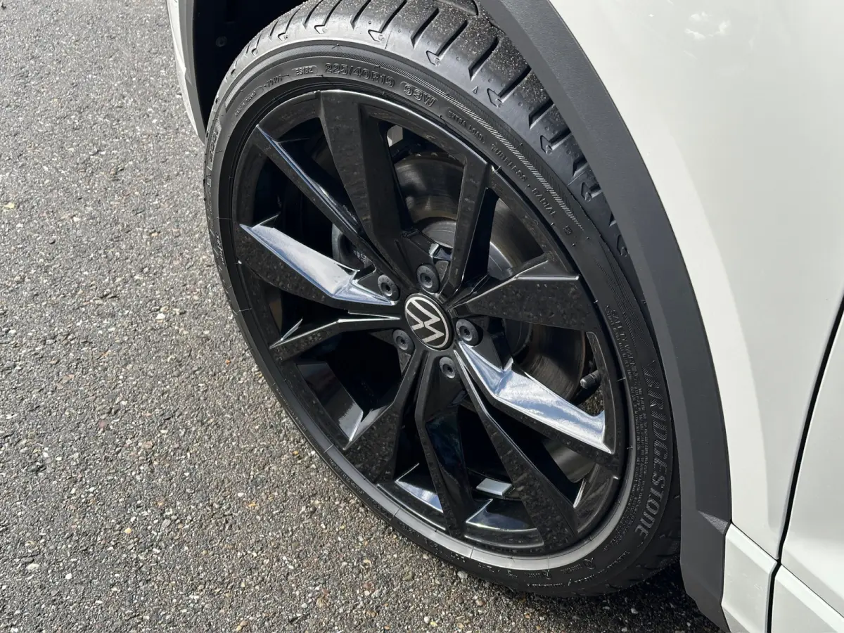 1.5 TSI 150pk DSG R-Line | Black Style | 19 Inch | Panoramadak | Camera | Keyless | Elek. Achterklep | Dode hoek | Rijklaar incl. 1 jaar Bovag garantie
