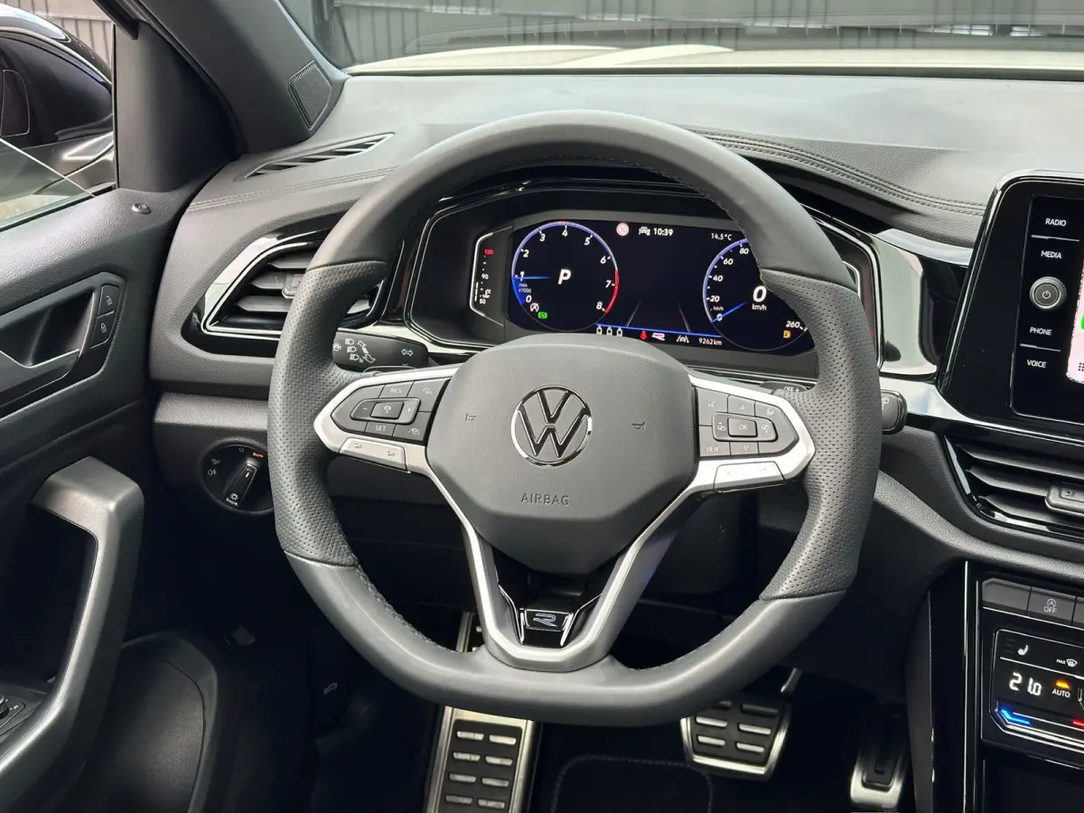 1.5 TSI 150pk DSG R-Line | Black Style | 19 Inch | Panoramadak | Camera | Keyless | Elek. Achterklep | Dode hoek | Rijklaar incl. 1 jaar Bovag garantie