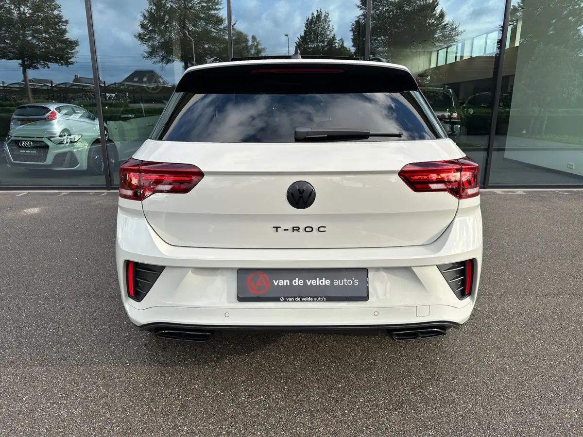 1.5 TSI 150pk DSG R-Line | Black Style | 19 Inch | Panoramadak | Camera | Keyless | Elek. Achterklep | Dode hoek | Rijklaar incl. 1 jaar Bovag garantie