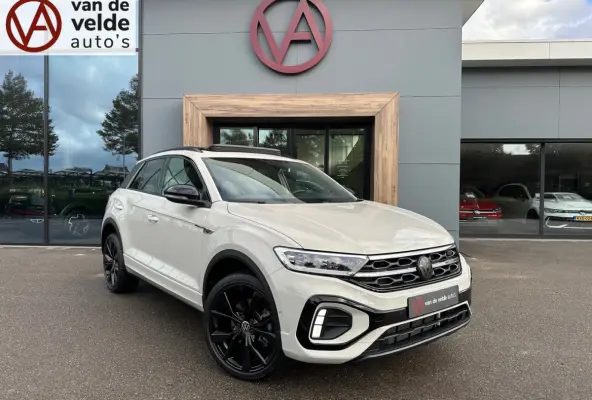 1.5 TSI 150pk DSG R-Line | Black Style | 19 Inch | Panoramadak | Camera | Keyless | Elek. Achterklep | Dode hoek | Rijklaar incl. 1 jaar Bovag garantie