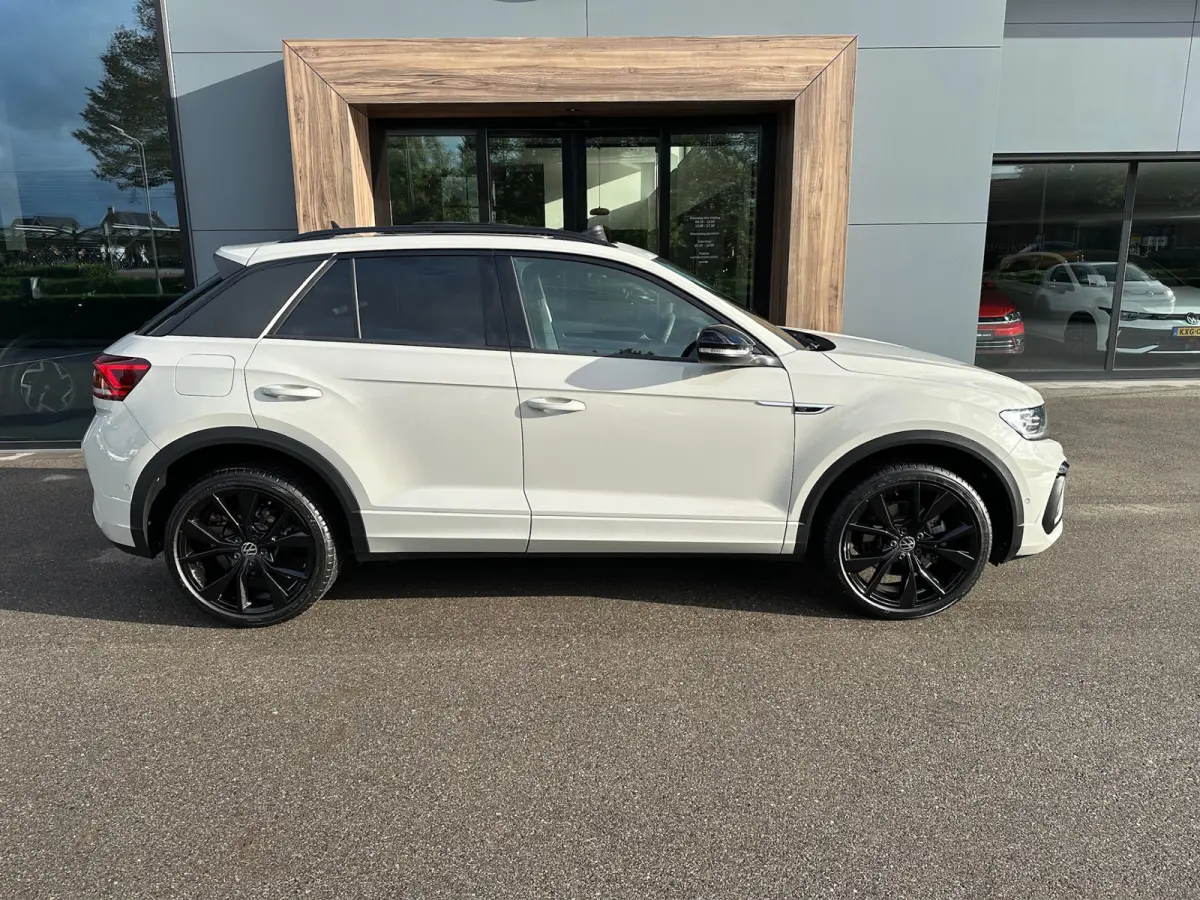 1.5 TSI 150pk DSG R-Line | Black Style | 19 Inch | Panoramadak | Camera | Keyless | Elek. Achterklep | Dode hoek | Rijklaar incl. 1 jaar Bovag garantie