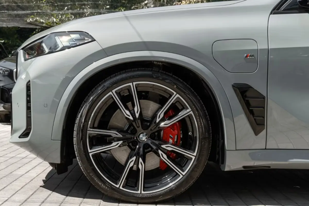 xDrive50e M-SPORT Pro ** LED, GRAU LEDER, NAVI+, PANORAMA, TREKH, 22-invh LMV, LUCHT ** Ex BMW - UNFALLFREI ** ** INFORMEER OOK NAAR ONZE AANTREKKELIJKE FINANCIAL-LEASE TARIEVEN **