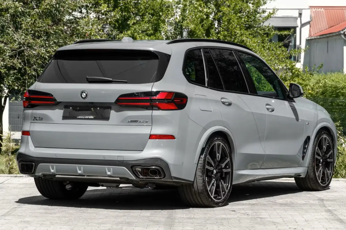xDrive50e M-SPORT Pro ** LED, GRAU LEDER, NAVI+, PANORAMA, TREKH, 22-invh LMV, LUCHT ** Ex BMW - UNFALLFREI ** ** INFORMEER OOK NAAR ONZE AANTREKKELIJKE FINANCIAL-LEASE TARIEVEN **