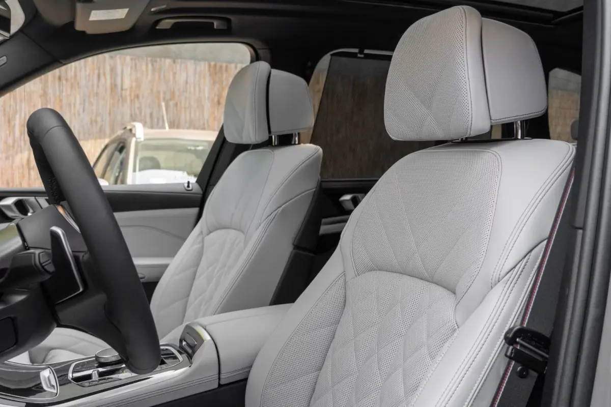 xDrive50e M-SPORT Pro ** LED, GRAU LEDER, NAVI+, PANORAMA, TREKH, 22-invh LMV, LUCHT ** Ex BMW - UNFALLFREI ** ** INFORMEER OOK NAAR ONZE AANTREKKELIJKE FINANCIAL-LEASE TARIEVEN **