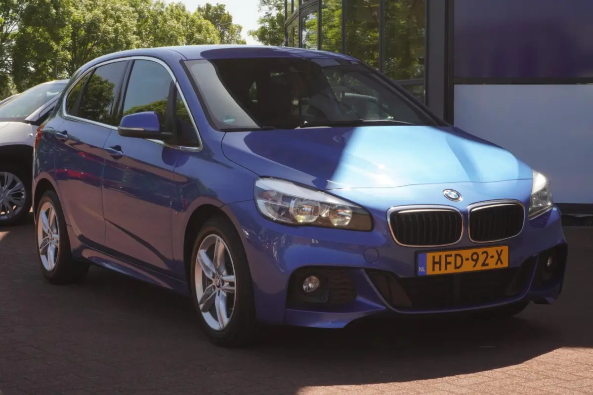225xe iPerformance Centennial High Executive M sport+navigatie+parkeer-Hulp+volleder+elek-klep = SUPER !