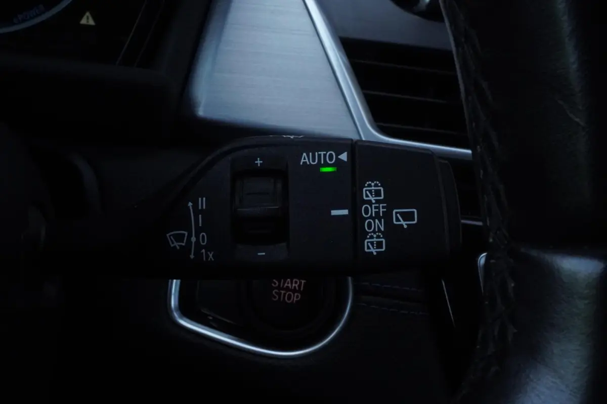 225xe iPerformance Centennial High Executive M sport+navigatie+parkeer-Hulp+volleder+elek-klep = SUPER !