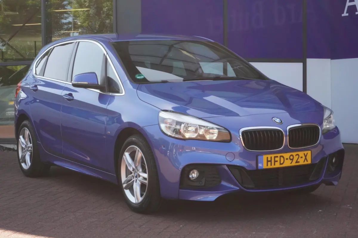 225xe iPerformance Centennial High Executive M sport+navigatie+parkeer-Hulp+volleder+elek-klep = SUPER !