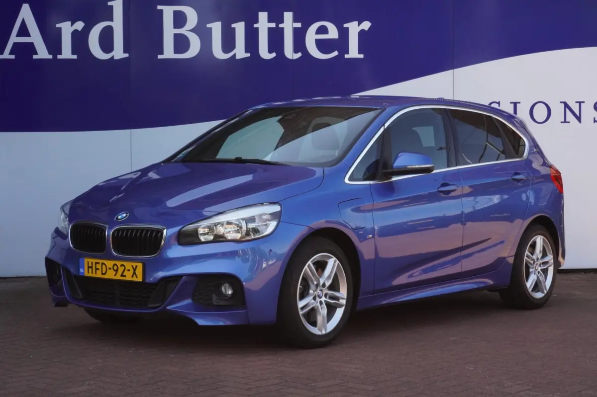 225xe iPerformance Centennial High Executive M sport+navigatie+parkeer-Hulp+volleder+elek-klep = SUPER !