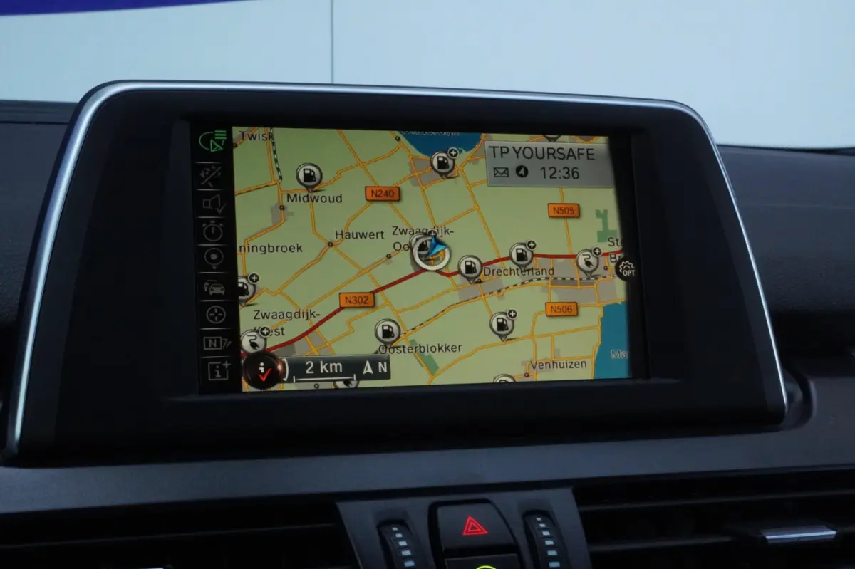 225xe iPerformance Centennial High Executive M sport+navigatie+parkeer-Hulp+volleder+elek-klep = SUPER !