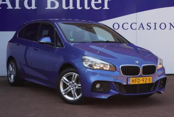 225xe iPerformance Centennial High Executive M sport+navigatie+parkeer-Hulp+volleder+elek-klep = SUPER !
