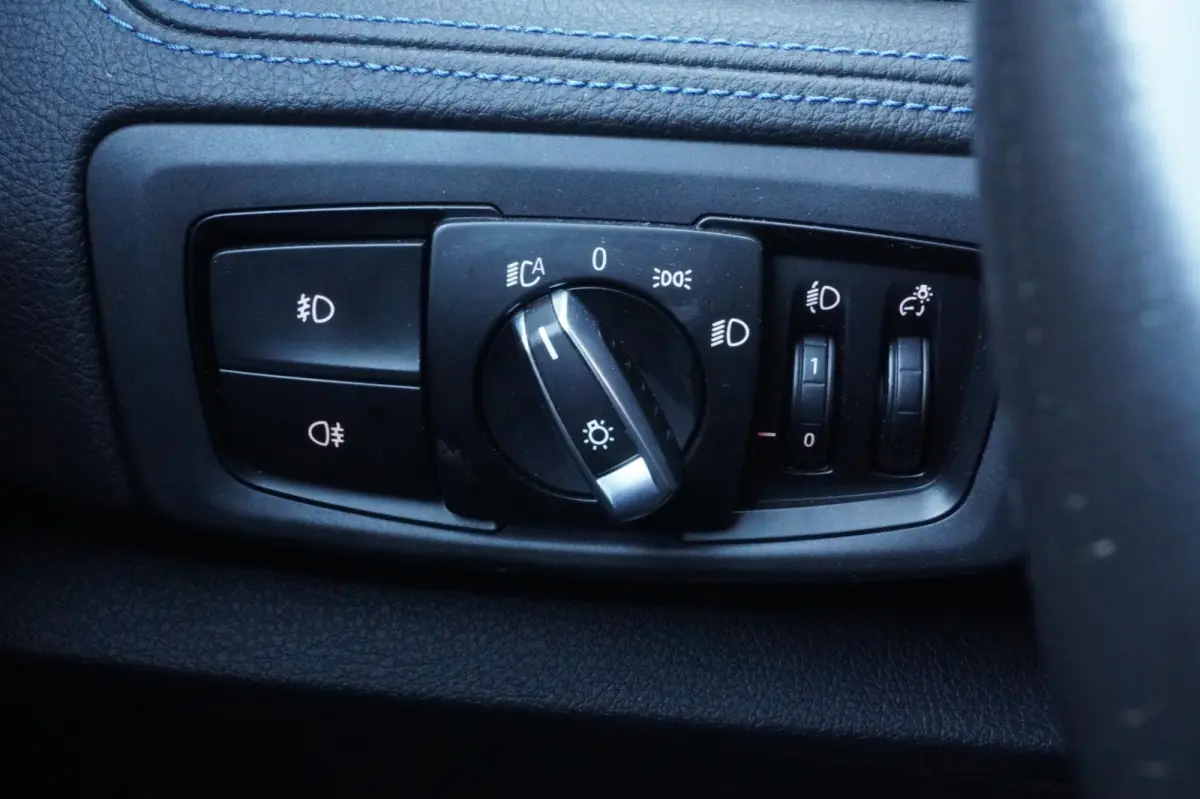 225xe iPerformance Centennial High Executive M sport+navigatie+parkeer-Hulp+volleder+elek-klep = SUPER !