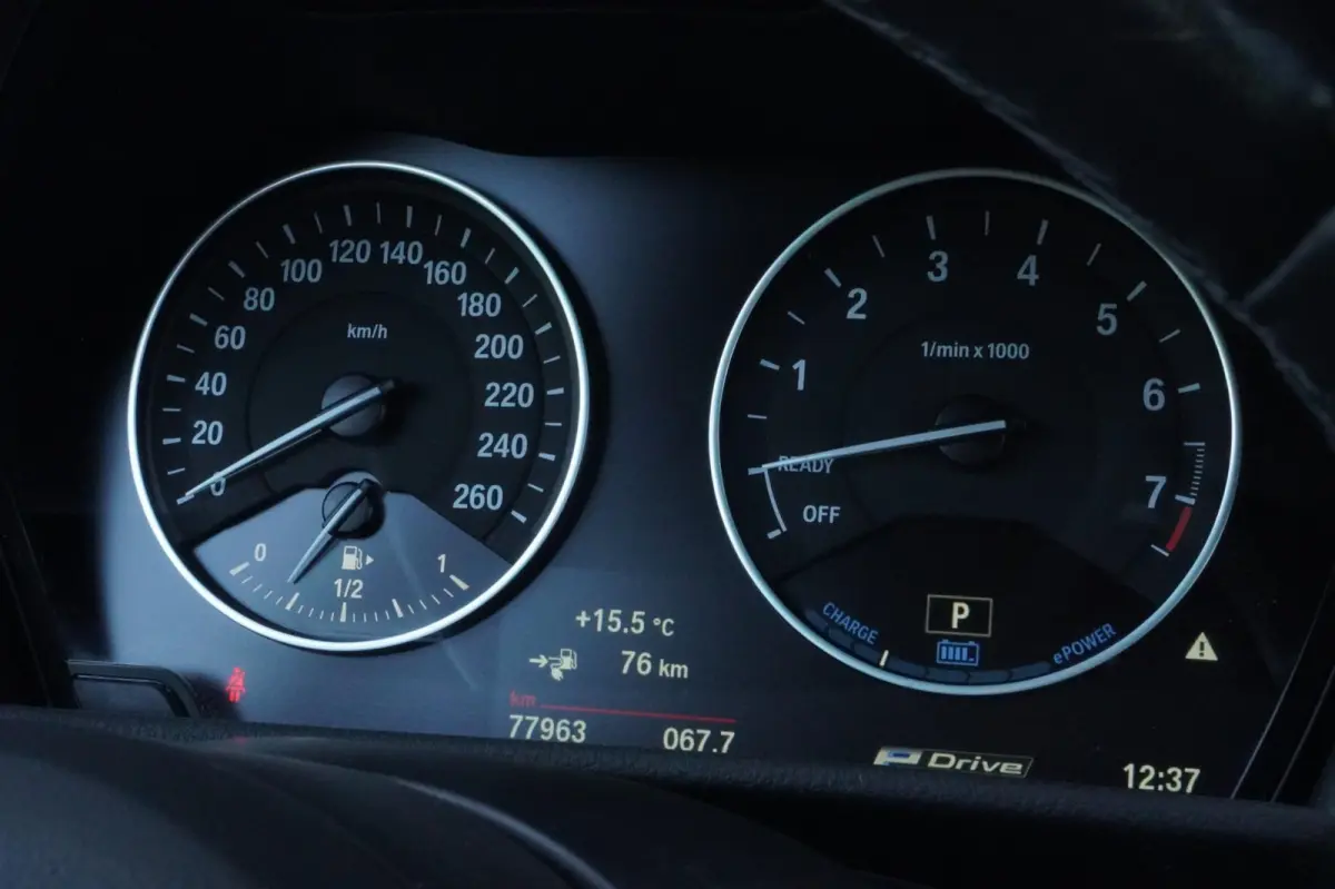 225xe iPerformance Centennial High Executive M sport+navigatie+parkeer-Hulp+volleder+elek-klep = SUPER !