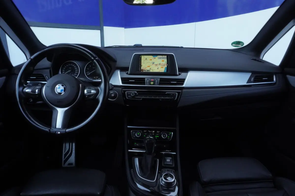 225xe iPerformance Centennial High Executive M sport+navigatie+parkeer-Hulp+volleder+elek-klep = SUPER !