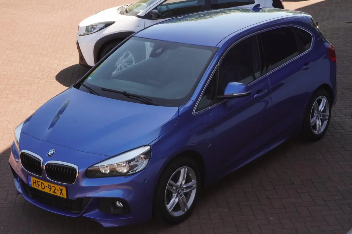 225xe iPerformance Centennial High Executive M sport+navigatie+parkeer-Hulp+volleder+elek-klep = SUPER !