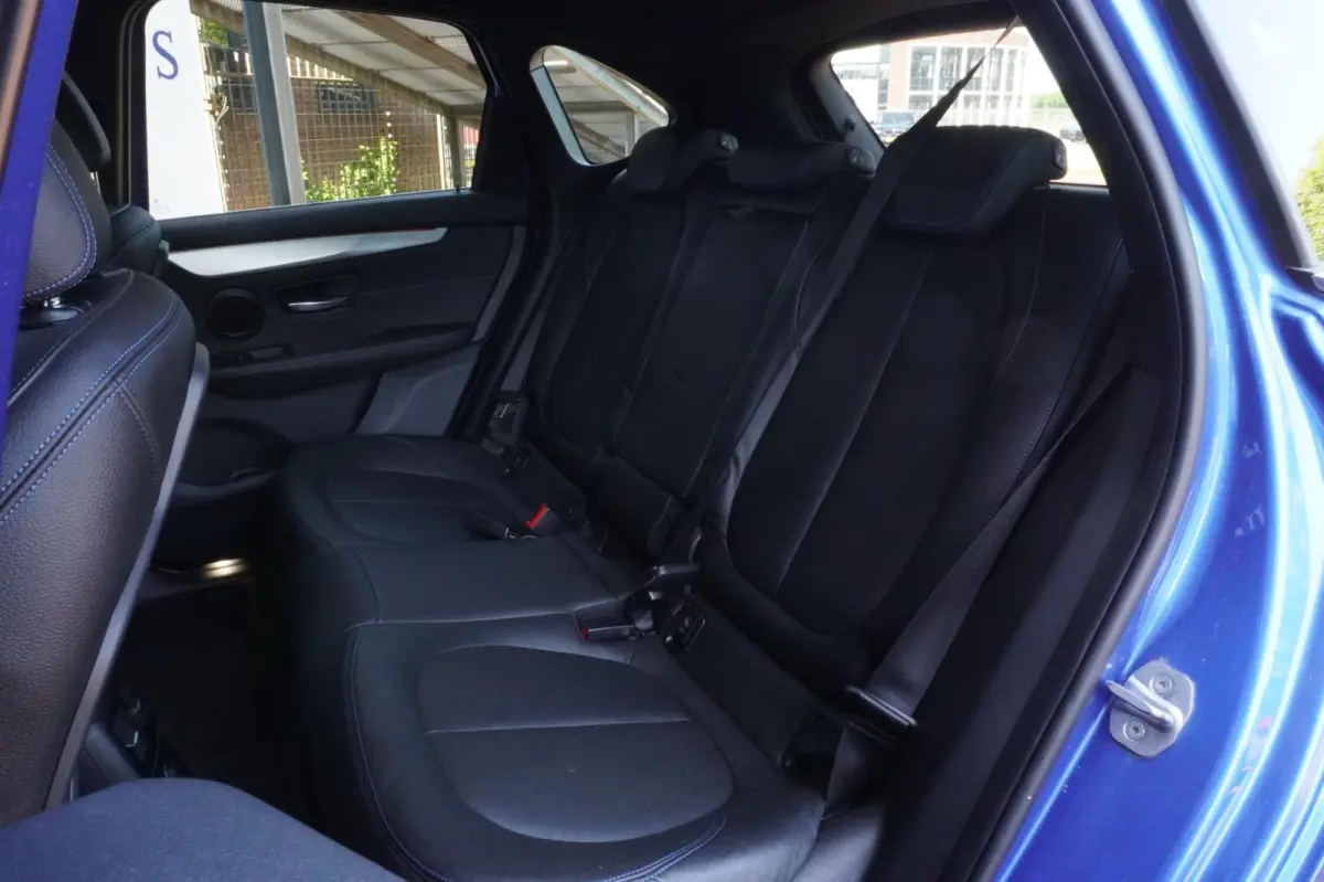 225xe iPerformance Centennial High Executive M sport+navigatie+parkeer-Hulp+volleder+elek-klep = SUPER !