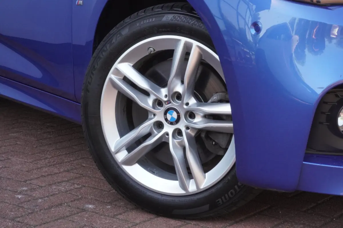 225xe iPerformance Centennial High Executive M sport+navigatie+parkeer-Hulp+volleder+elek-klep = SUPER !