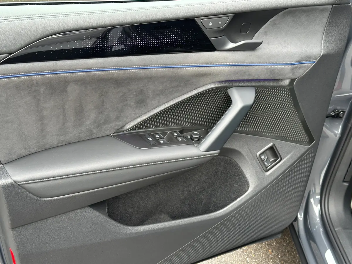 1.5 eHybrid R-Line | Black line | Harman/Kardon | Head Up | Trekhaak | Dode hoek | Elek. klep | Rijklaar incl. garantie