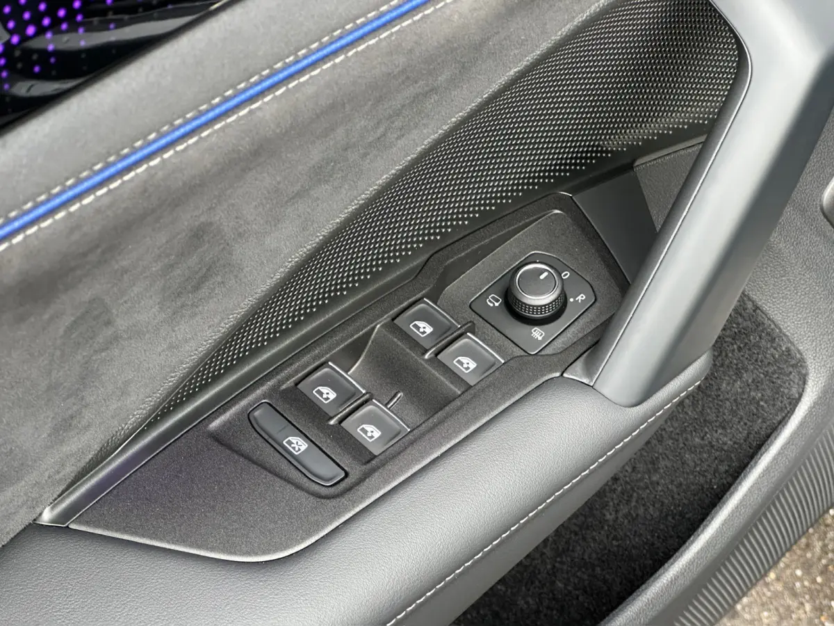 1.5 eHybrid R-Line | Black line | Harman/Kardon | Head Up | Trekhaak | Dode hoek | Elek. klep | Rijklaar incl. garantie