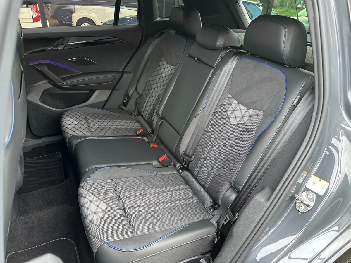 1.5 eHybrid R-Line | Black line | Harman/Kardon | Head Up | Trekhaak | Dode hoek | Elek. klep | Rijklaar incl. garantie